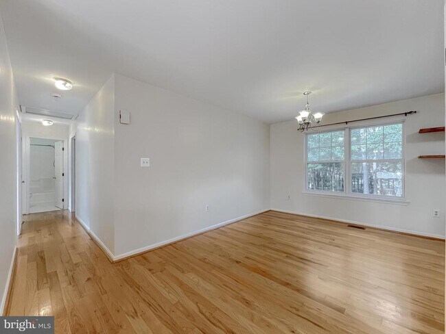 Building Photo - 21133 Woodmere Dr