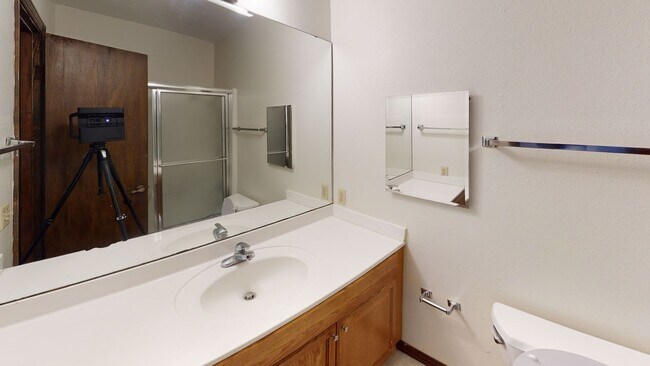 Building Photo - 2 Bedroom Duplex Available August 1st, 2026