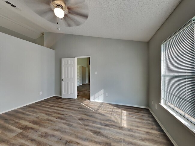 Building Photo - 1056 Twin Falls Dr