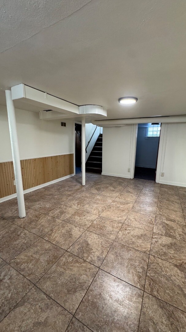 Building Photo - 2162 Vermont St