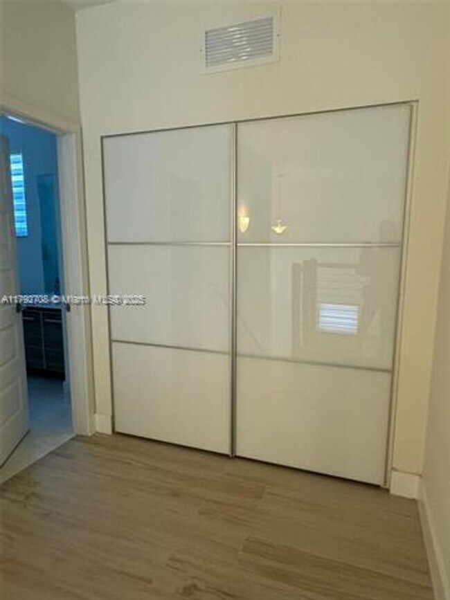 Building Photo - 10376 NW 76th Terrace