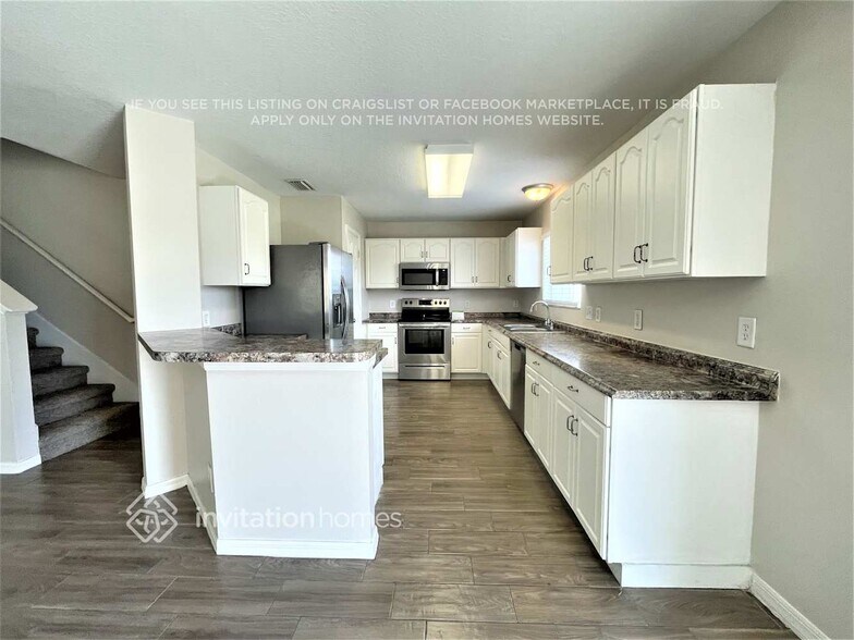 Building Photo - 11017 Golden Silence Dr