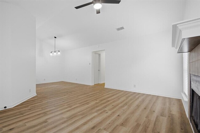 Building Photo - 11611 Rustic Rock Dr