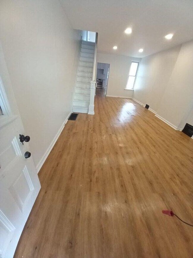 Building Photo - Fully remodel 4 bedroom house with 1.5 bath