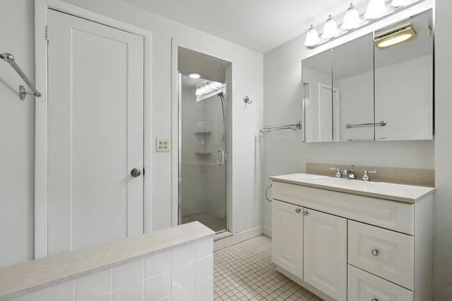 Building Photo - 49 Canoe Brook Pkwy