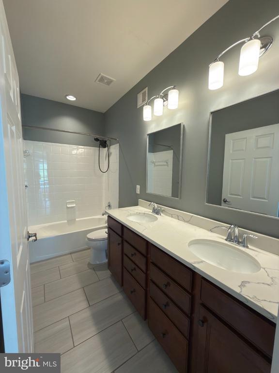 Building Photo - 8 Ramsdell Ct