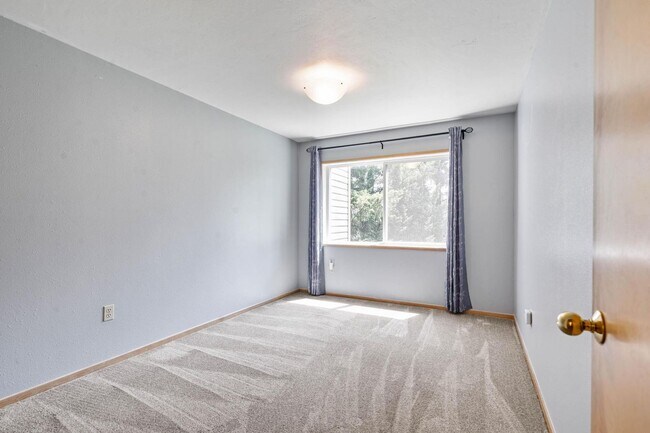 Building Photo - 3433 SW McNary Pkwy