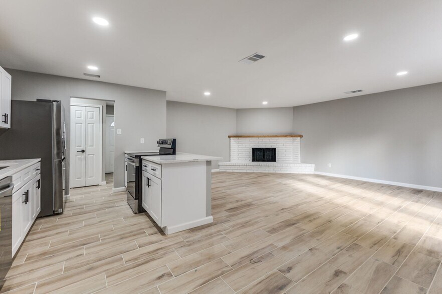 Building Photo - 5710 Ridgecove Dr