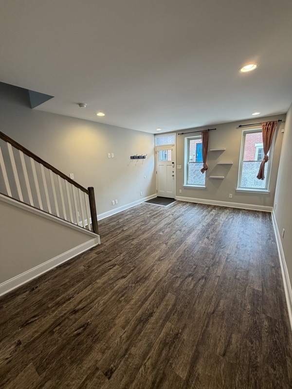 Building Photo - 2733 Latona St