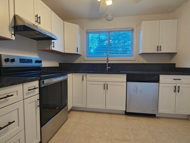 Building Photo - 66 Highwood Dr