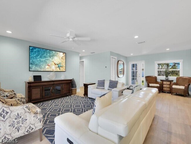 Building Photo - 3840 SE 13th Ave