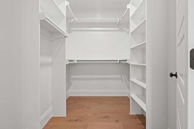 Building Photo - 202 NE 2nd Ave