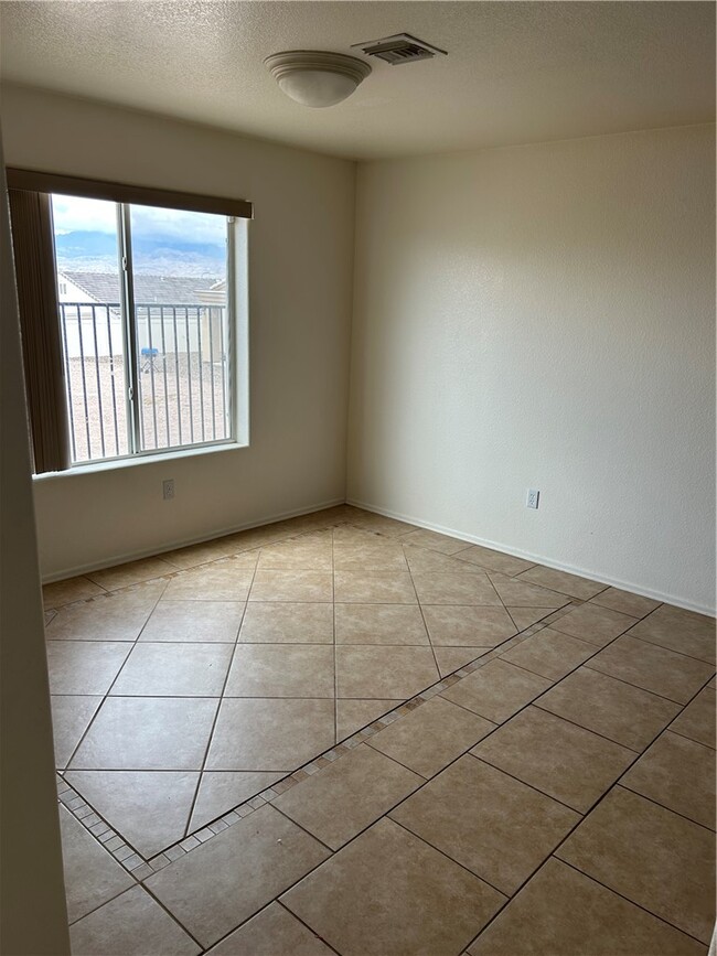 Building Photo - 3424 Sunriver Rd