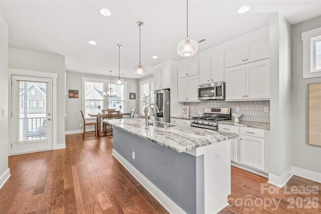 Building Photo - 554 Amalfi Dr