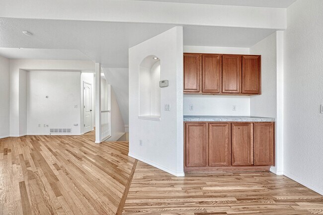 Building Photo - 7368 Prythania Park Dr