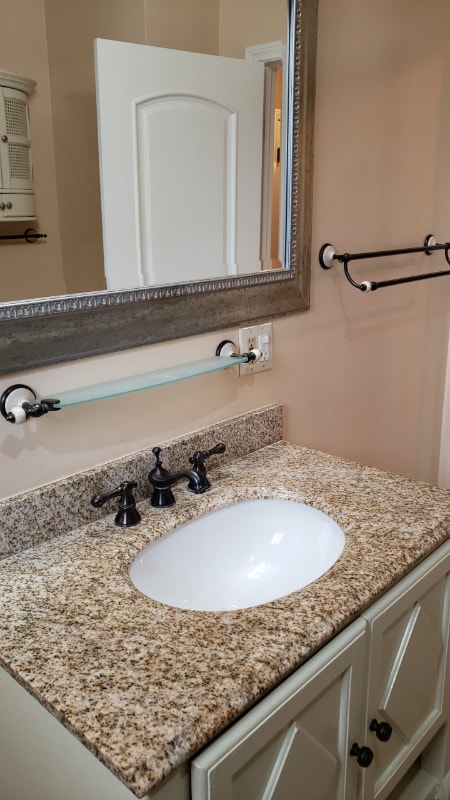 Building Photo - 1435 S Sierra Bonita Ave