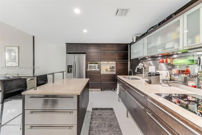 Building Photo - 6000 Collins Ave