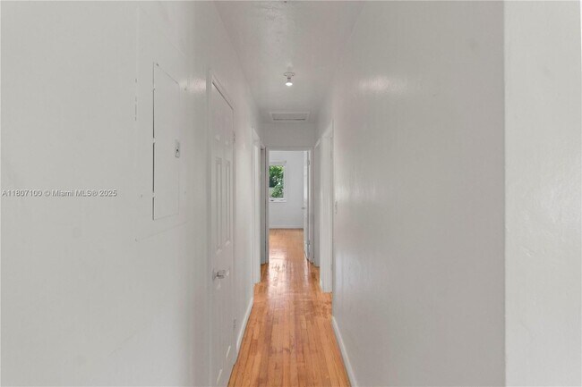Building Photo - 205 NW 128th St