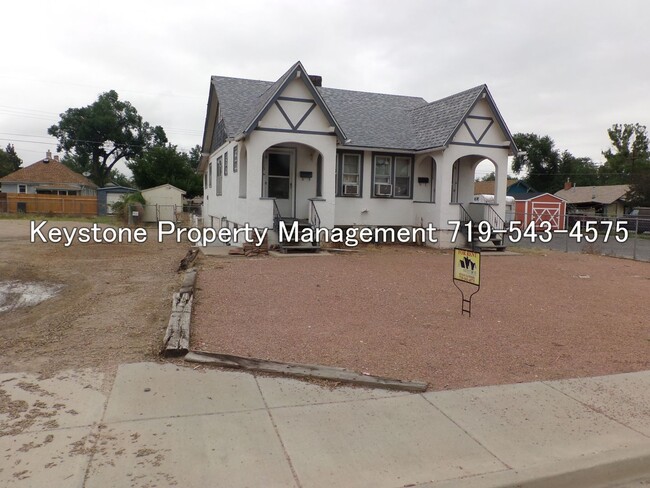 Building Photo - Move-In Special! $400 Off! -  Eastside Efficiency Apt in Triplex  $800/$800