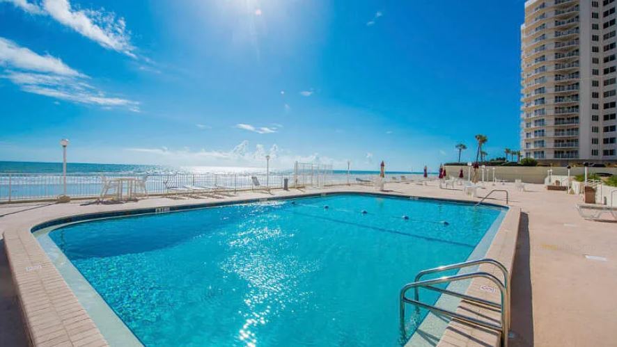 Heated pool - 2947 S Atlantic Ave