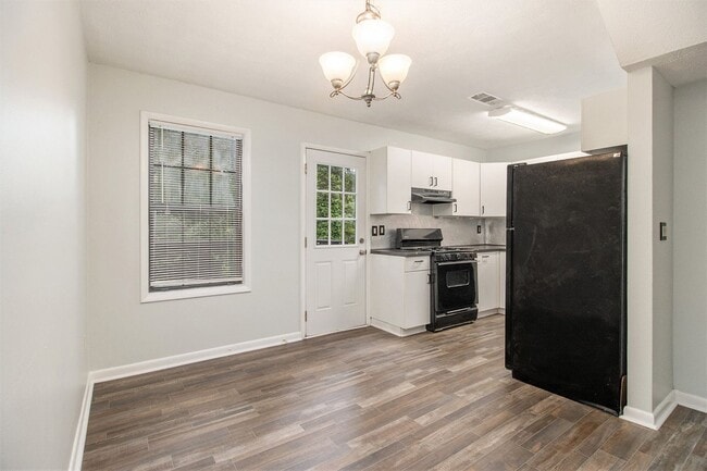 Building Photo - 2BR/1.5BA Close to Downtown Snellville!
