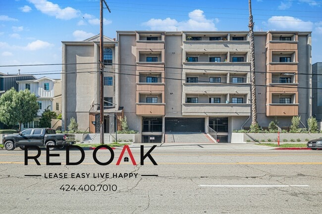 Building Photo - 4651 Cahuenga Blvd