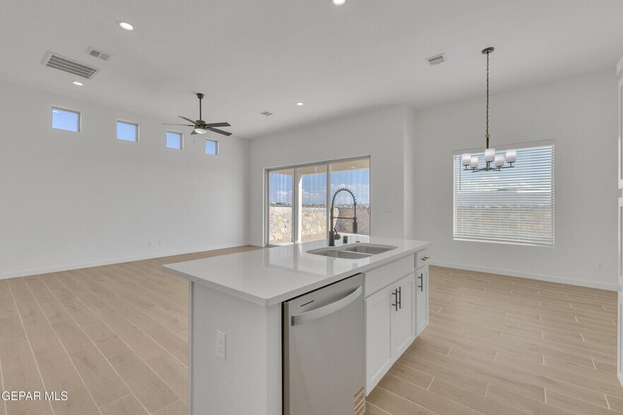 Building Photo - 12716 Middlesbrough Ave