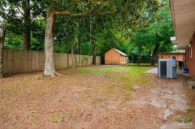 Building Photo - 3875 Arbutus Dr