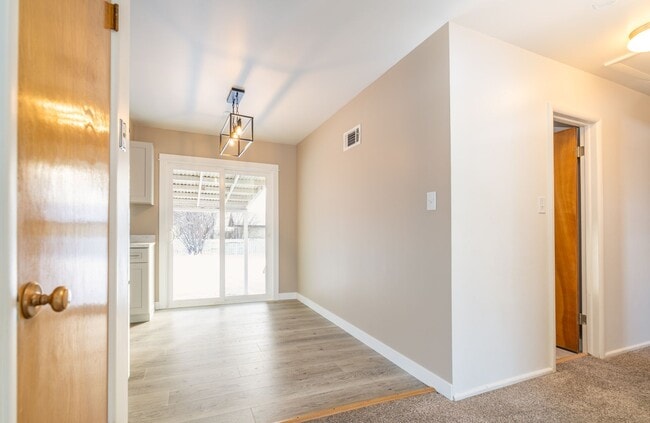 Building Photo - Single family home near CMR High School and Valley View Elementary School in Great Falls.