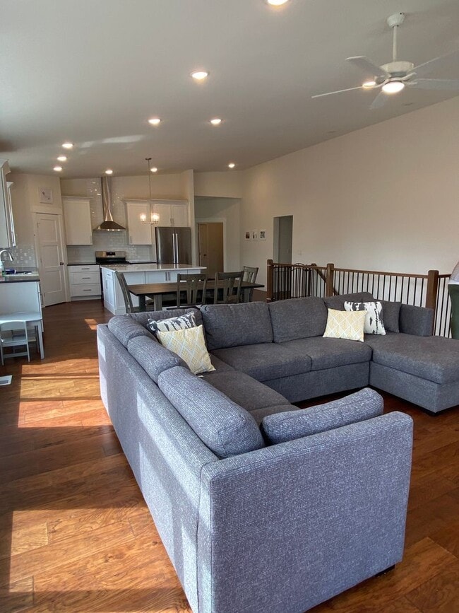 Building Photo - 5466 Sandhill Lp