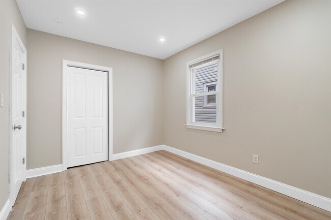 Building Photo - 24 Fremont St