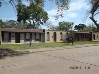 Primary Photo - Oak Park Town Homes