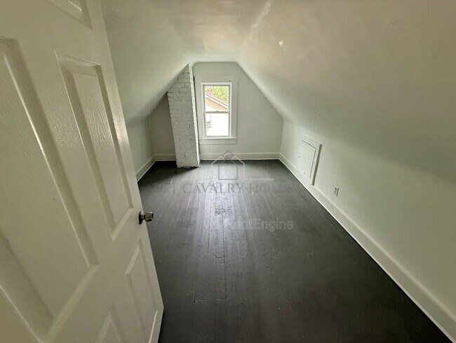 Building Photo - 895 Beardsley St