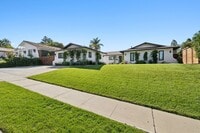 Building Photo - Alamar