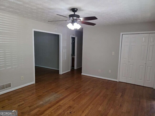Building Photo - 1695 Underwood Dr SE