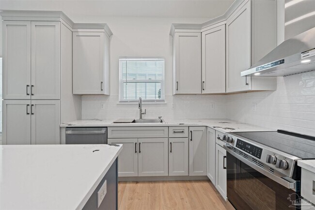 Building Photo - 418 N C St
