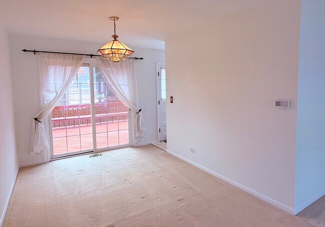 Building Photo - 7 E Pickwick Rd