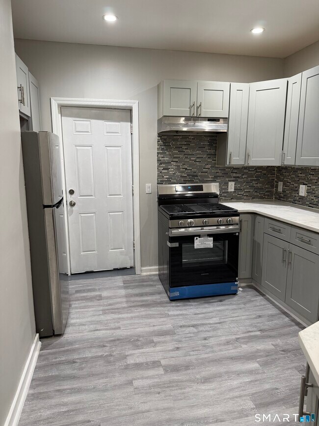 Building Photo - 336 Bond St