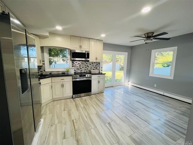 Building Photo - 200 Hicksville Rd