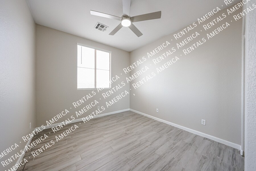Building Photo - 3825 S 60th Dr