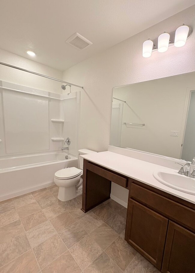 Building Photo - 2 WEEKS FREE RENT November Special - Beaut...