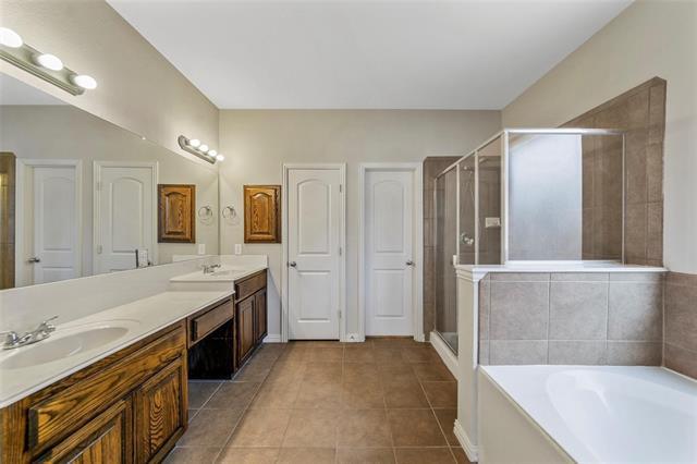 Building Photo - 2000 Templegate Dr