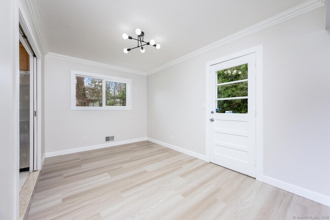 Building Photo - 14 Amherst Rd