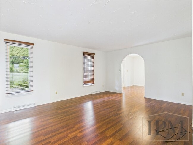 Building Photo - Fabulous 4 bedroom! York Suburban school d...