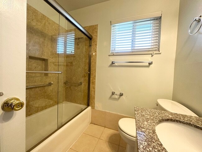 Building Photo - 3 bedroom 1 bathroom home located in Sacra...
