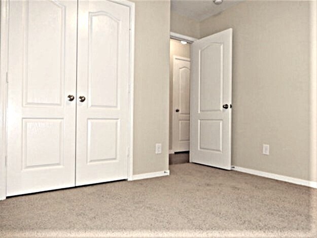 Building Photo - 2713 Sandberry Dr