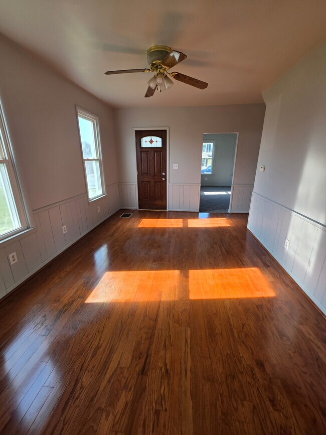 Building Photo - 116 Linden Ave