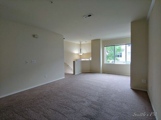 Building Photo - Large 3 Story Townhome with Tandem Garage!