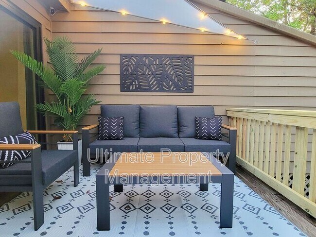 Building Photo - 207 St Luke Ct