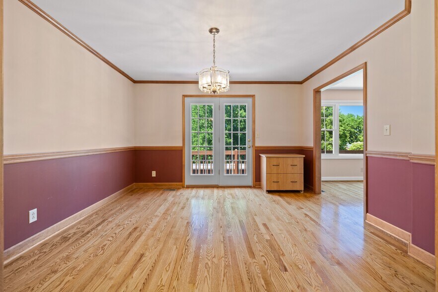 Building Photo - 3010 Eaker Dr